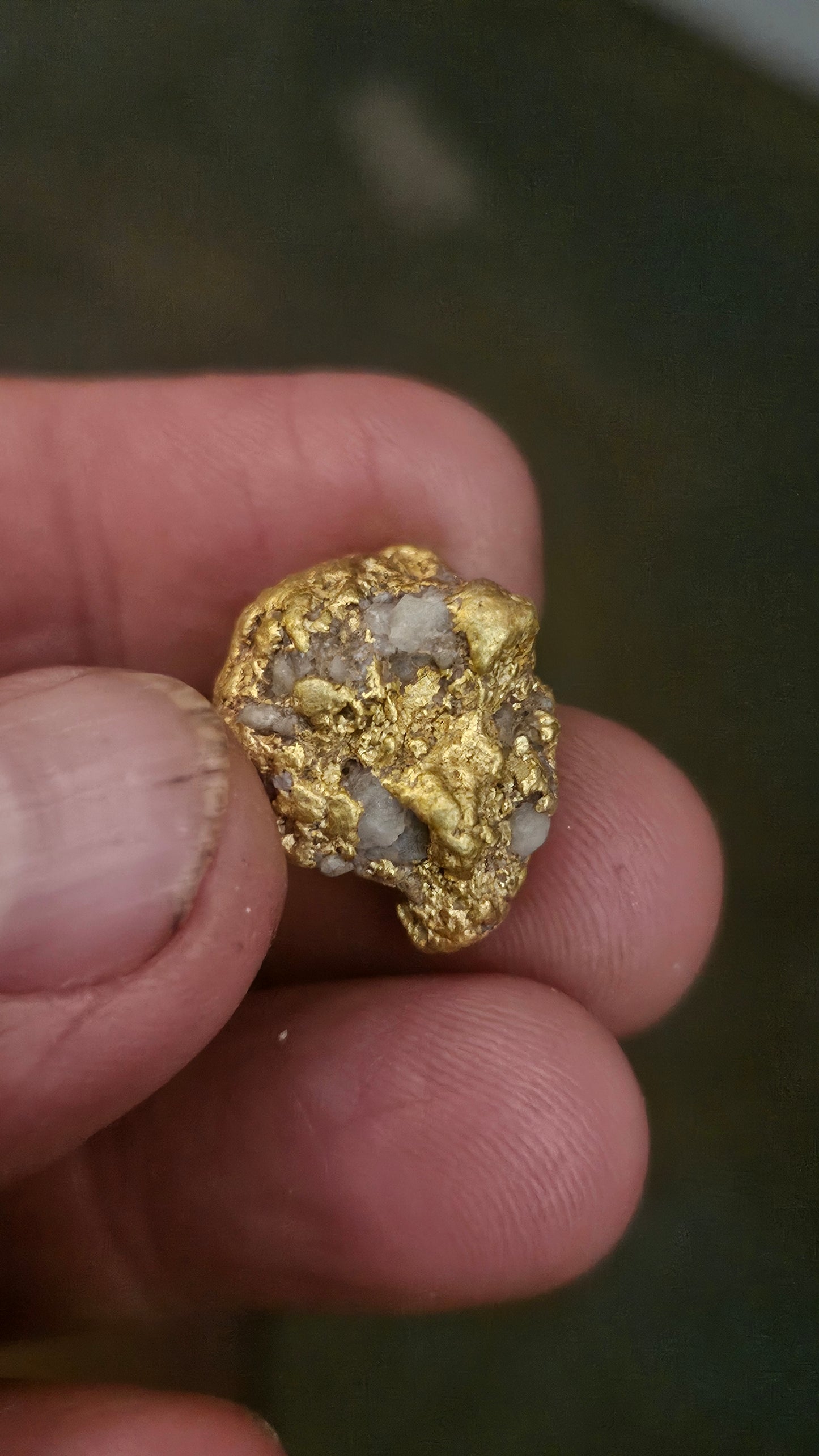 Beautiful quartz and gold nugget from Mexico 24.1 grams