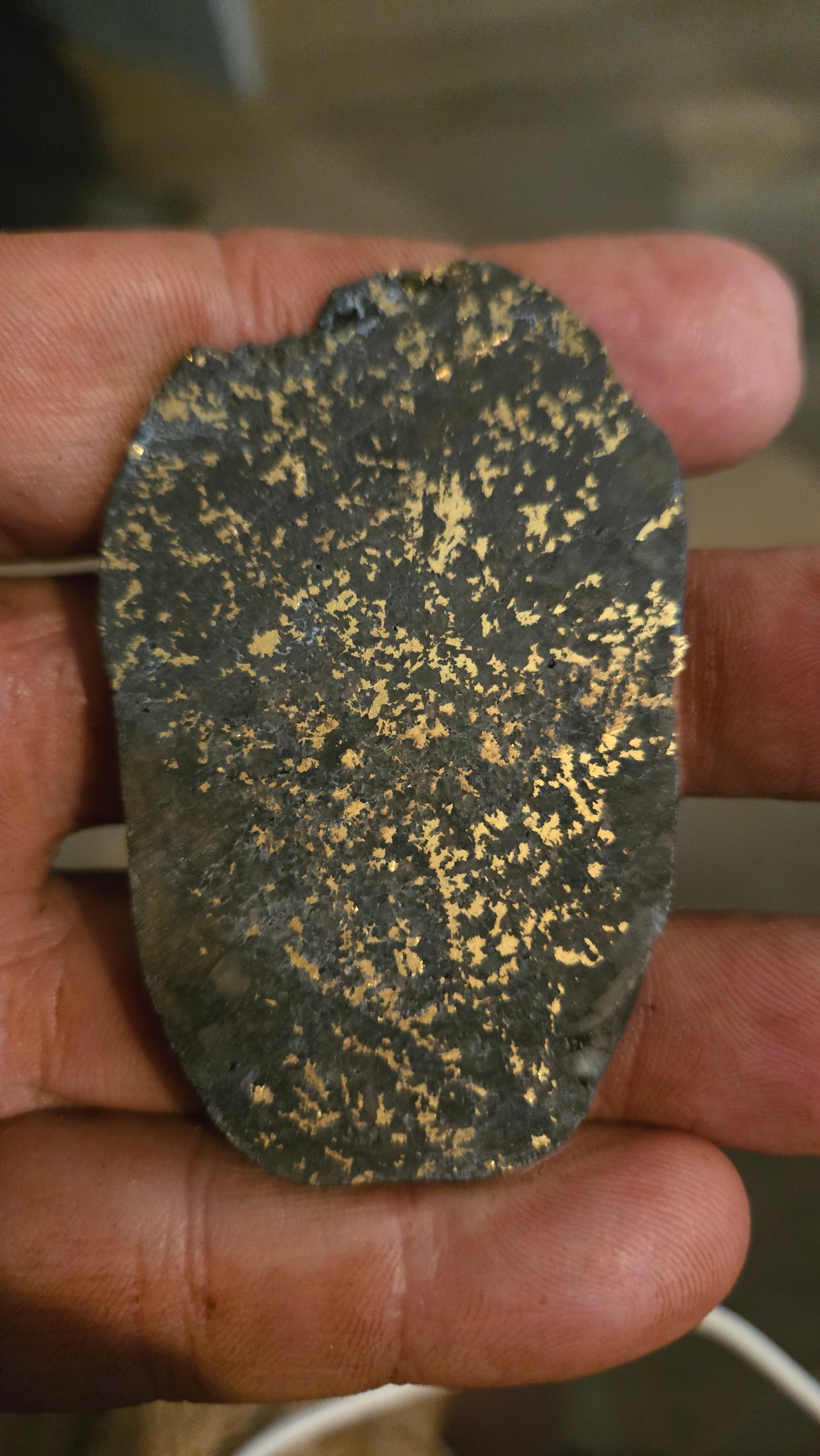 Black quartz and gold slab - 35.8 grams - 3.6mm thick