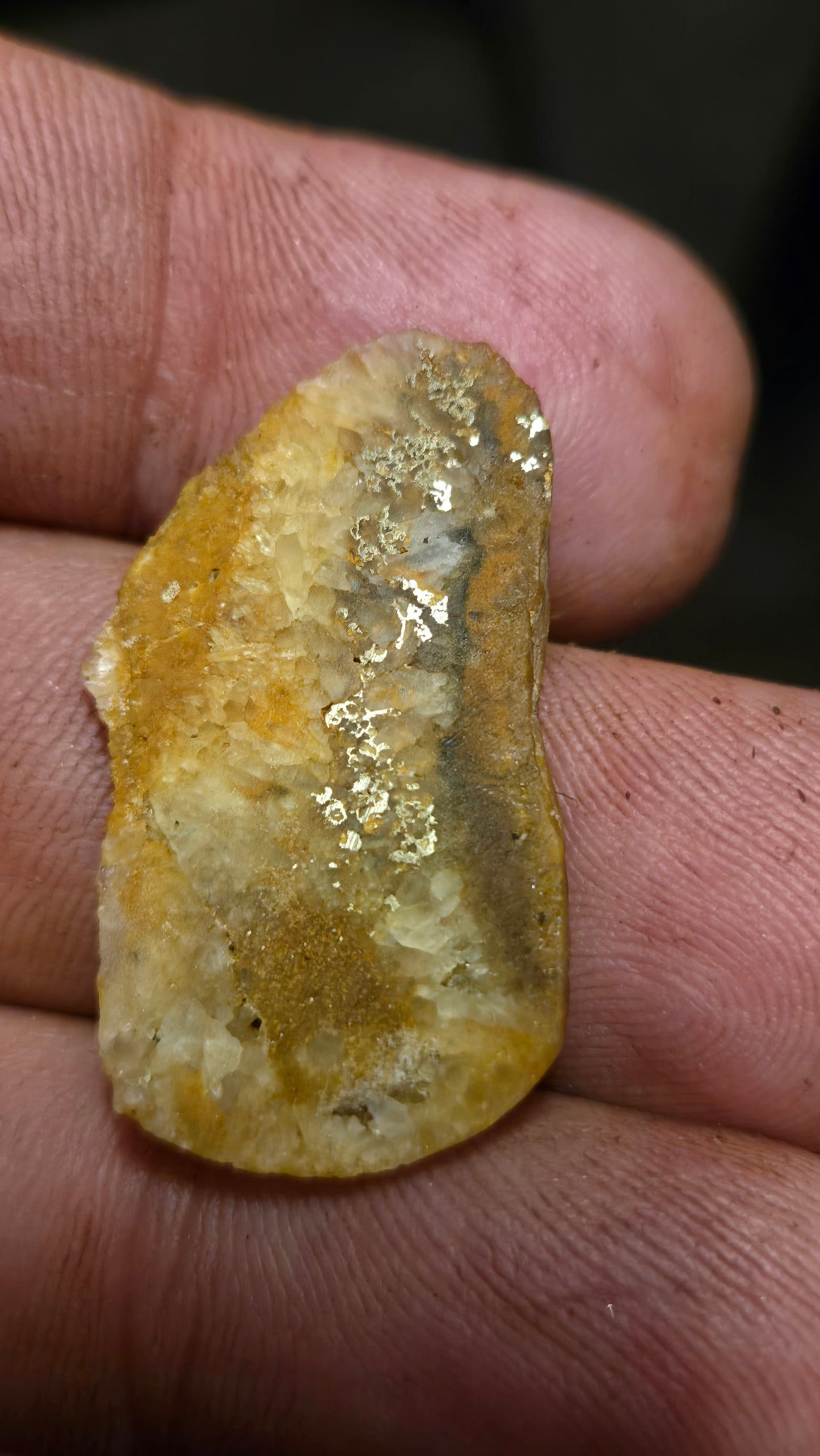 Dynamic color quartz and gold slab - 3.34 grams - 3.16 mm