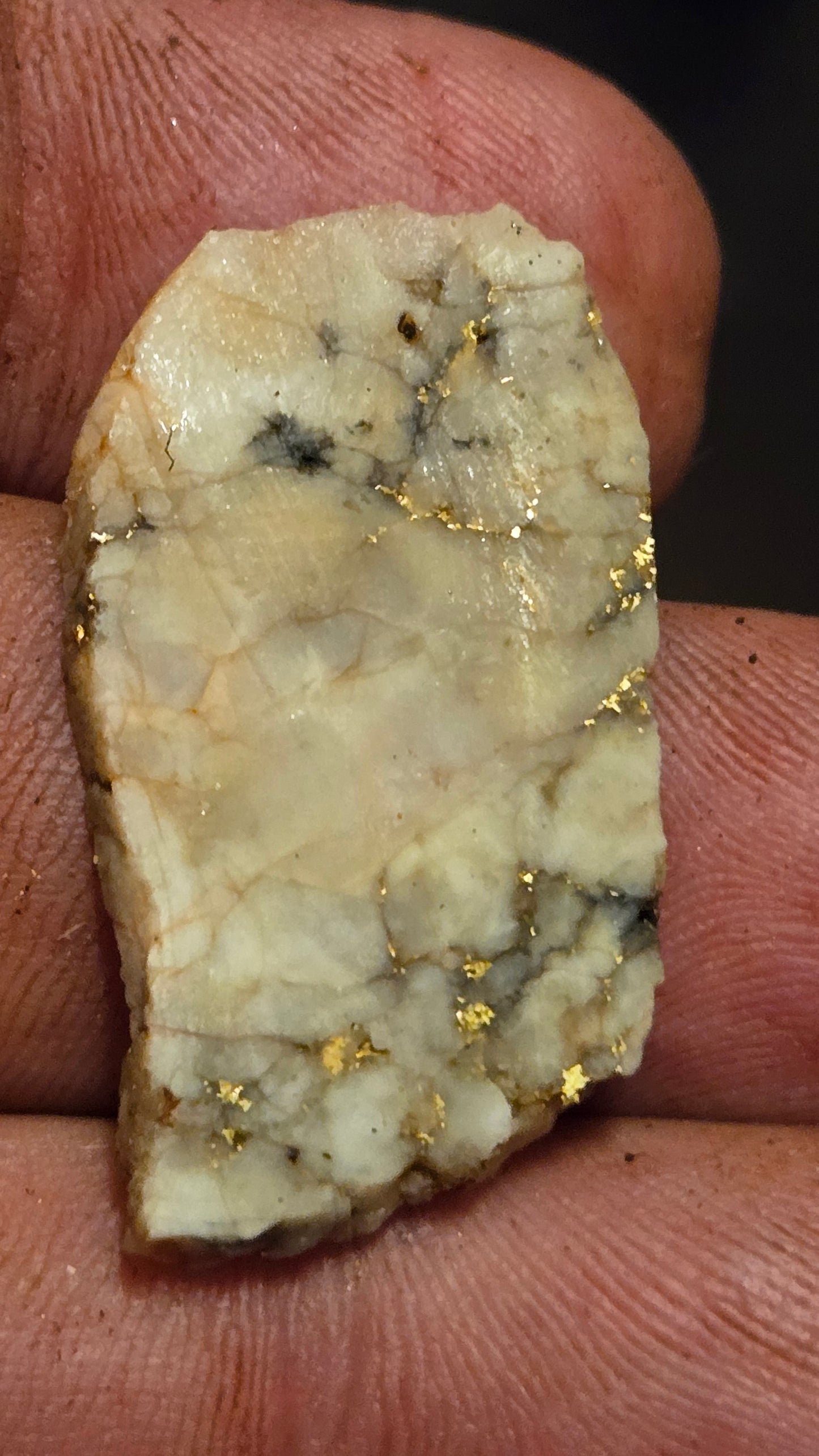 Rose color quartz and gold slab - 3.48 grams - 2.71 mm