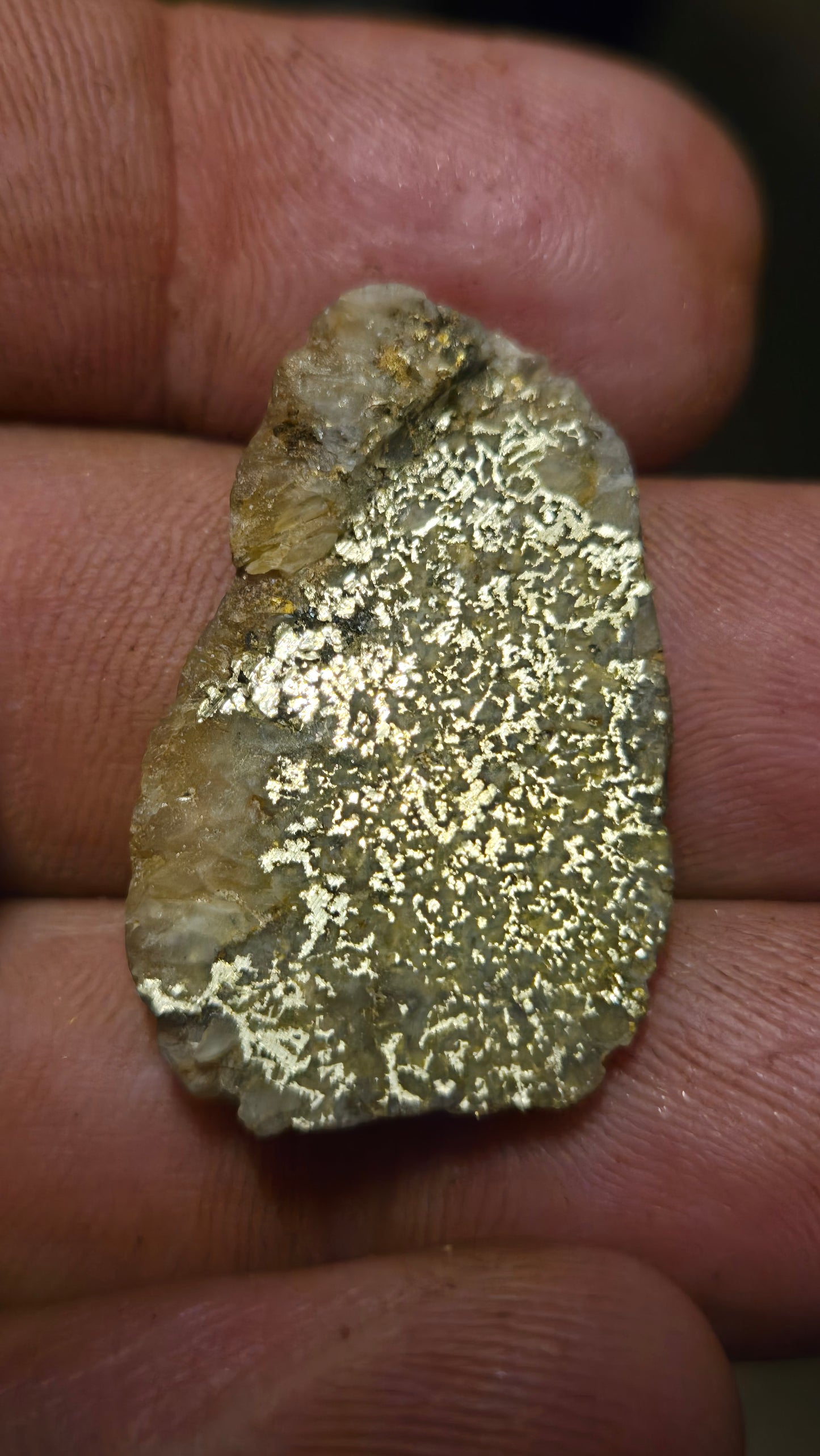 White quartz and gold slab - 6.21 grams - 3.21 mm