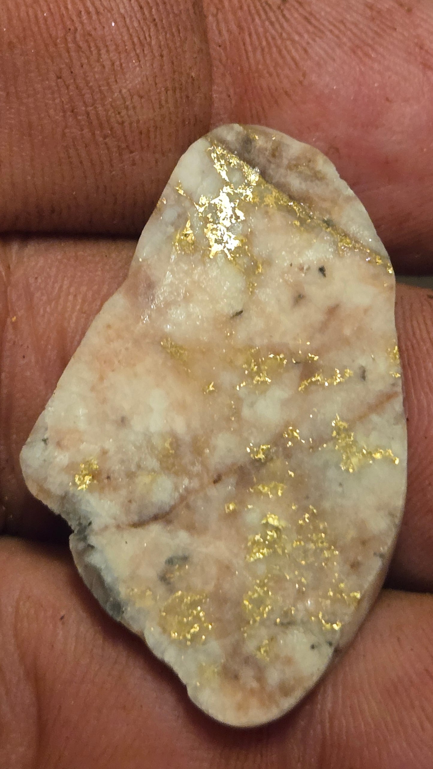 Rose color quartz and gold slab - 5.17 grams - 2.94 mm
