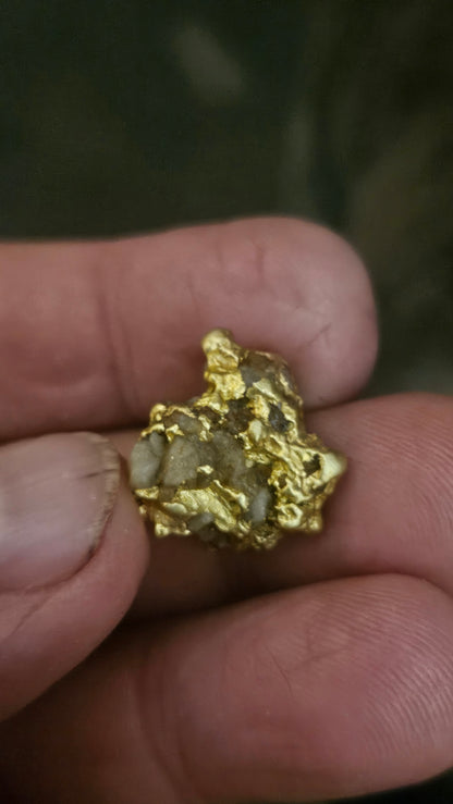 Beautiful quartz and gold nugget from Mexico 12.4 grams