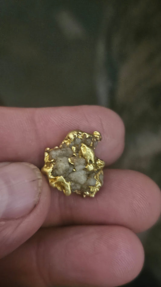 Beautiful quartz and gold nugget from Mexico 12.4 grams