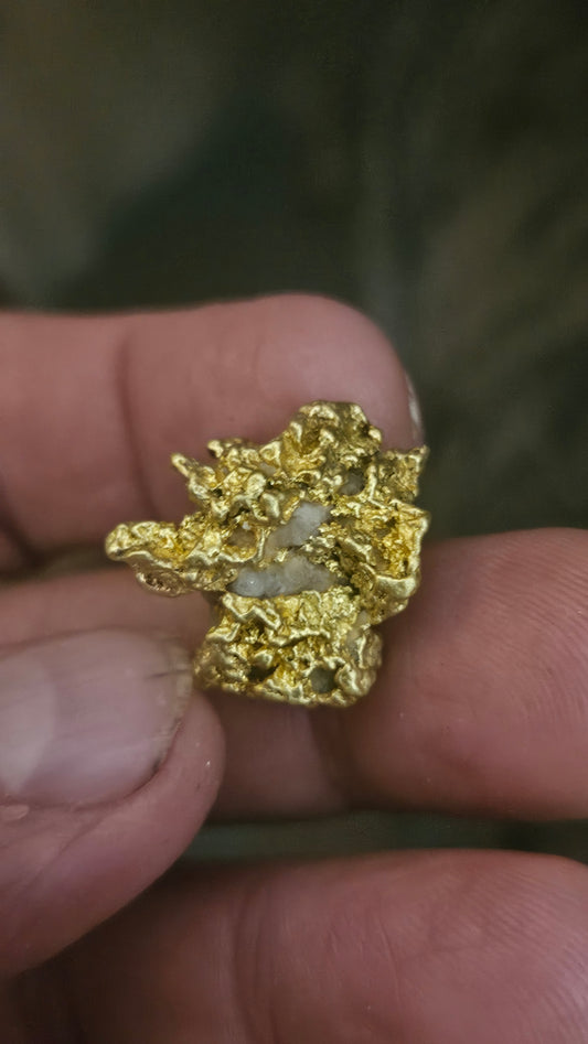 Beautiful quartz and gold nugget from Mexico 21.2 grams