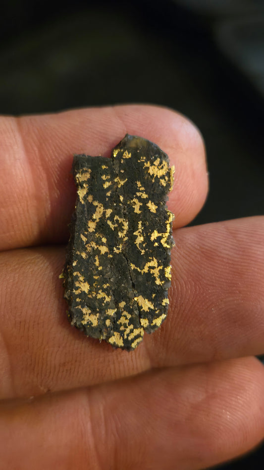Black quartz and gold slab - 2.80 grams - 2.31 mm