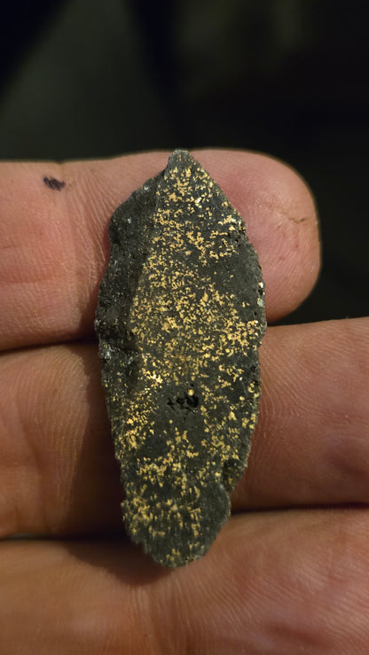 Black quartz and gold slab - 4.64 grams - 4.62mm - end cut
