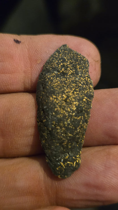 Black quartz and gold slab - 4.64 grams - 4.62mm - end cut