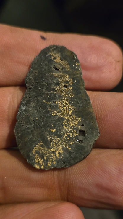Black quartz and gold slab - 4.88 grams - 2.54mm