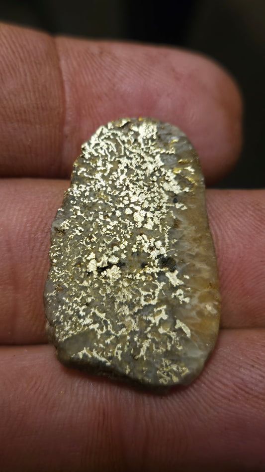 White quartz and gold slab - 6.21 grams - 3.21 mm