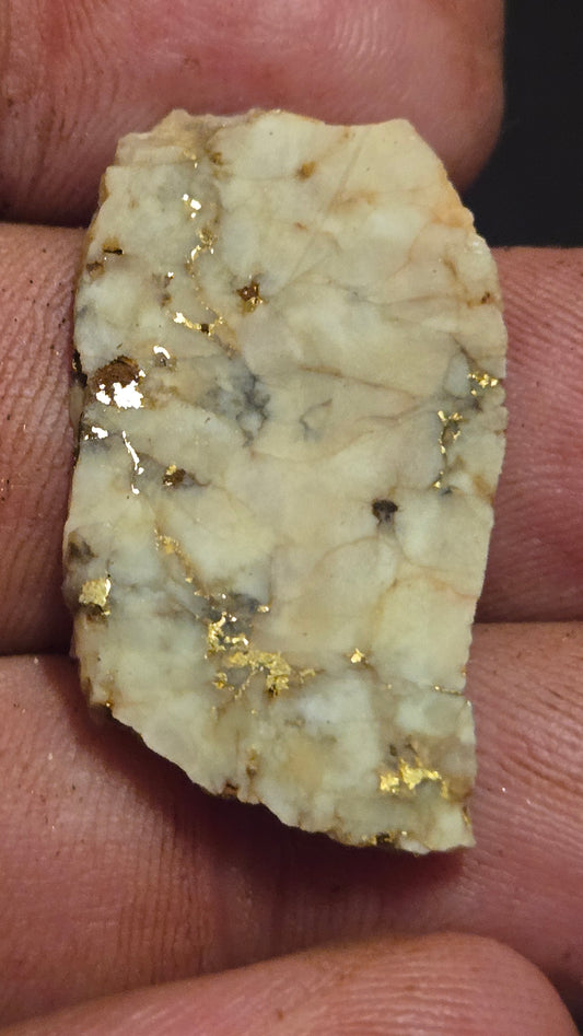 Rose color quartz and gold slab - 3.48 grams - 2.71 mm