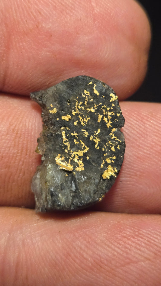 Black quartz and gold slab - 1.96 grams - 2.82 mm - end cut