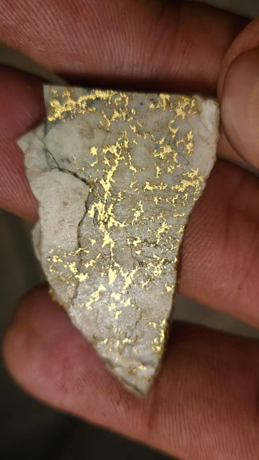White quartz and gold slab - 14.95 grams - 5.74 mm - polished