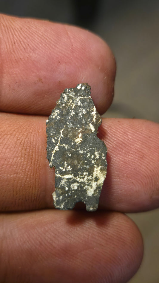 Black quartz and gold slab - 2.00 grams - 2.7 mm