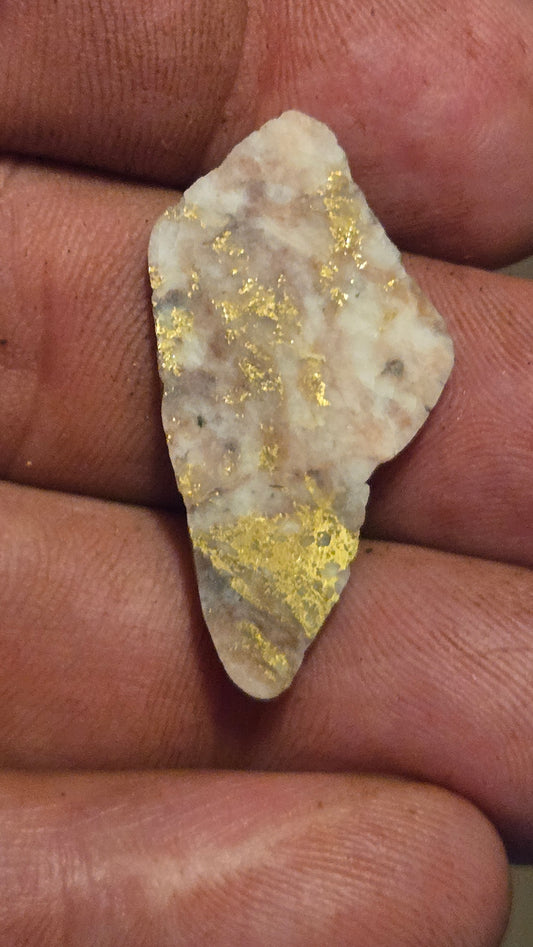 Rose color quartz and gold slab - 3.34 grams - 2.73 mm