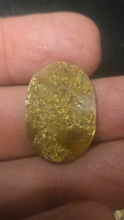 Oval Gold in Quartz Cabochon – 4.24g