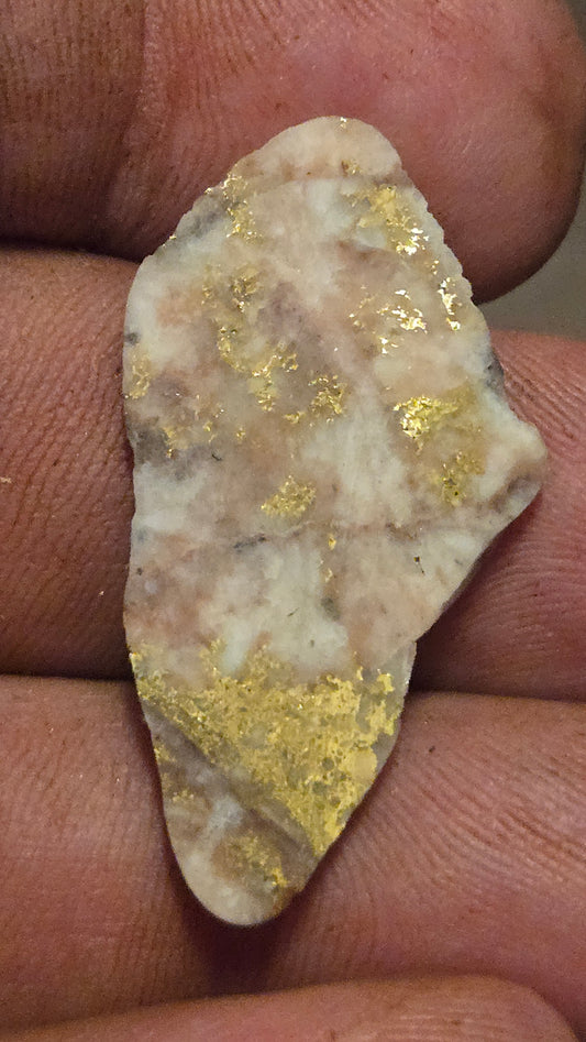 Rose color quartz and gold slab - 4.02 grams - 2.80 mm