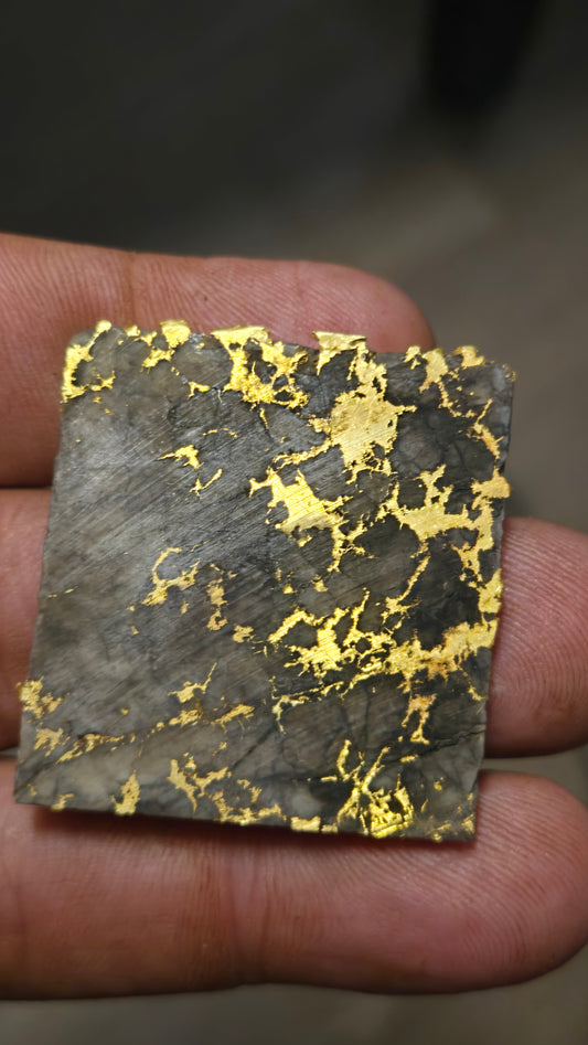 Black quartz and gold slab - 18.34 grams - 3.46 mm - Mexico