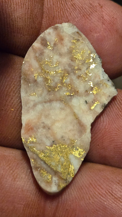 Rose color quartz and gold slab - 3.87 grams - 2.33 mm