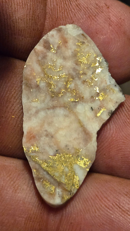 Rose color quartz and gold slab - 3.87 grams - 2.33 mm