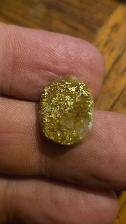 Oval Gold in Quartz Cabochon – 1.76g
