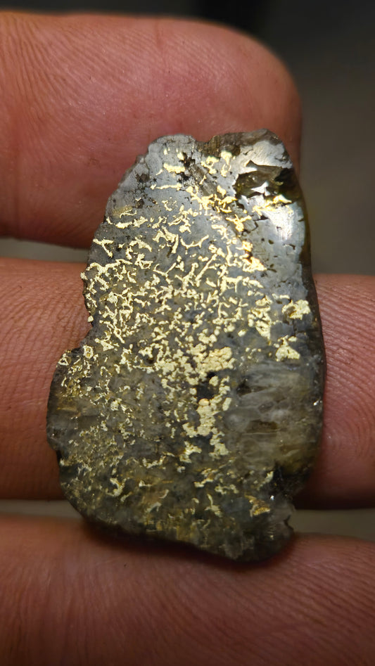 Black quartz and gold slab - 6.67 grams - 3.44 mm - polished