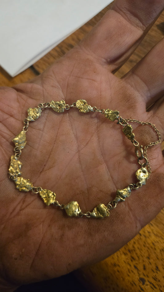 Dainty gold nugget bracelet. Vintage. 6" and 10.29 grams