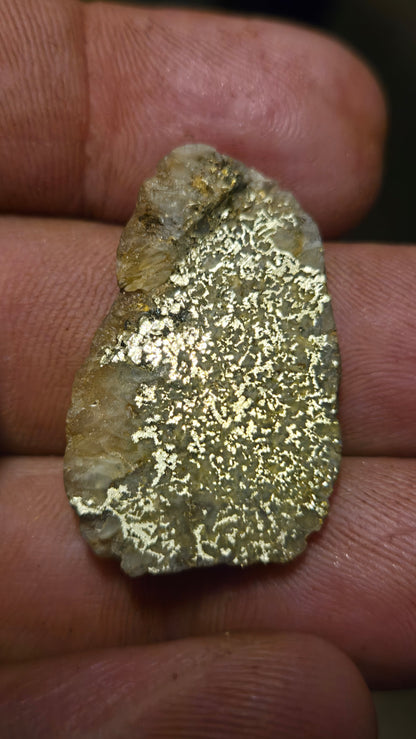 White quartz and gold slab - 6.21 grams - 3.21 mm