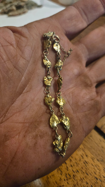Dainty gold nugget bracelet. Vintage. 6" and 10.29 grams