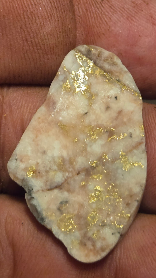 Rose color quartz and gold slab - 5.17 grams - 2.94 mm