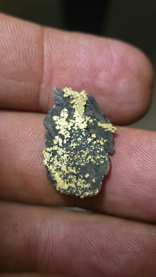 Black quartz and gold slab - 2.05 grams - 1.9 mm