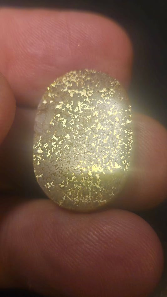 Oval Gold in Quartz Cabochon – 4.24g