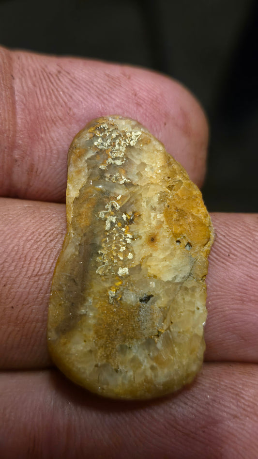 Dynamic color quartz and gold slab - 3.34 grams - 3.16 mm